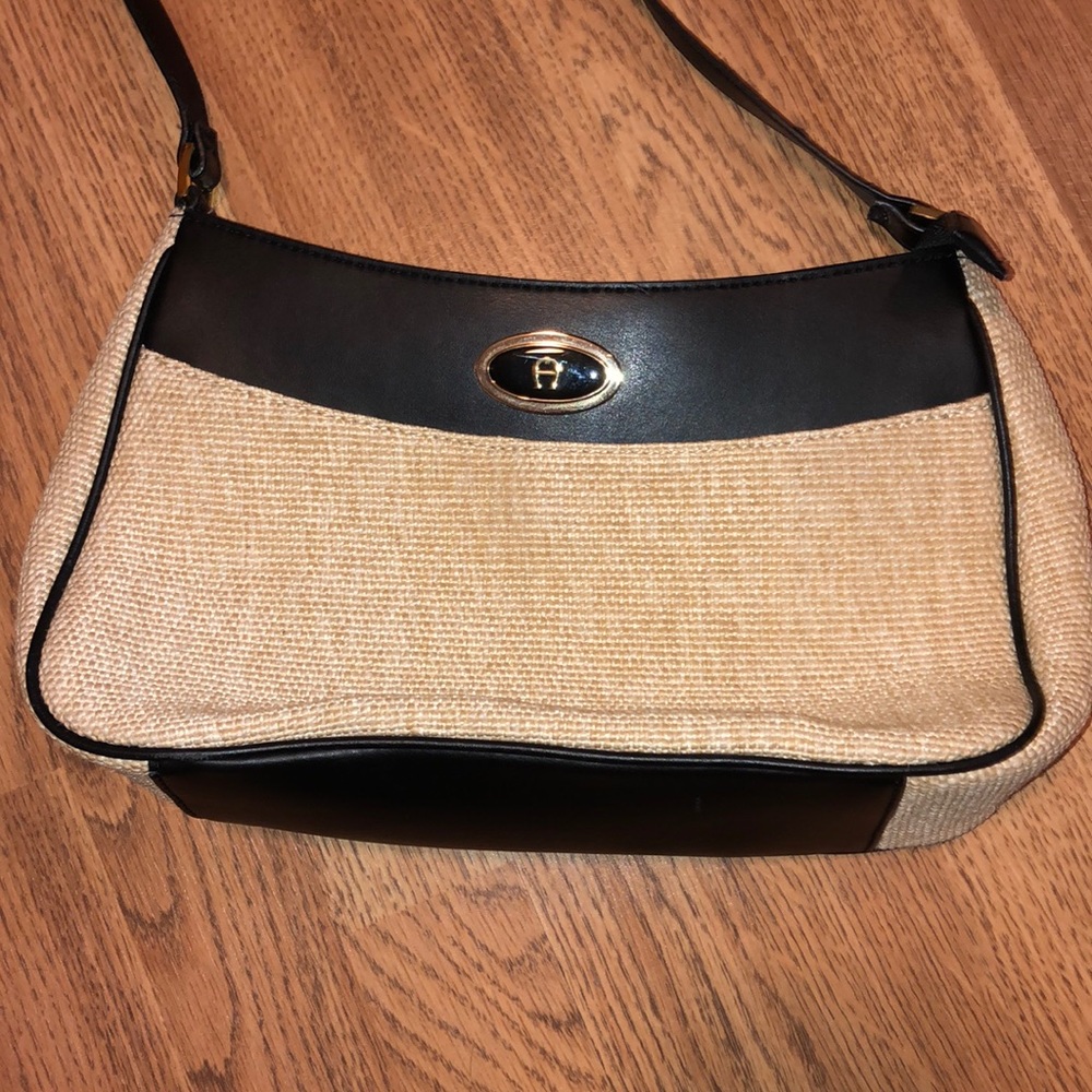 🎉EUC Etienne Aigner purse - Picture 2 of 8